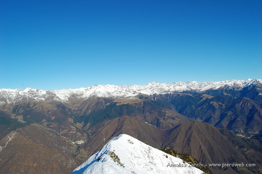 28 Dal Baciamorti panorama verso est.JPG